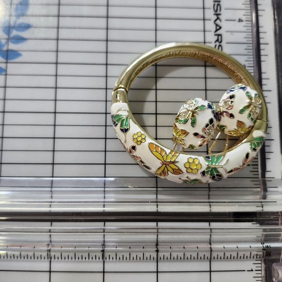 NWT JTV White Enamel W/ Colorful Butterflies/ Crystal Accents Bracelet Earring S - Picture 4 of 4
